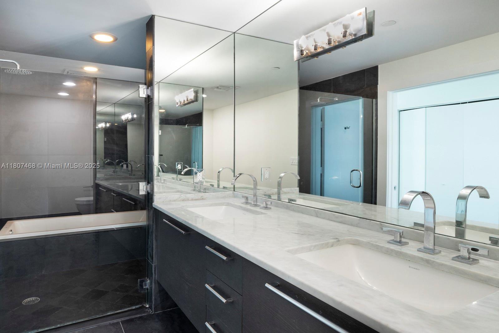900 Biscayne Blvd #5606, Miami FL 33132