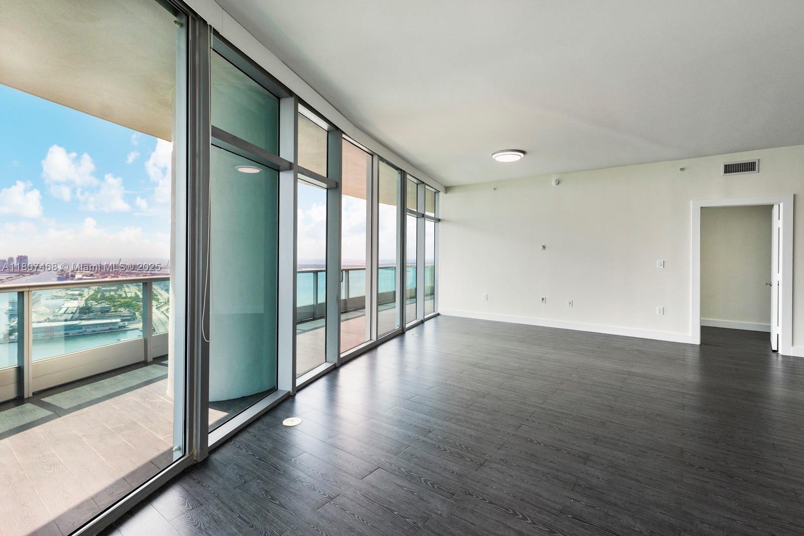 900 Biscayne Blvd #5606, Miami FL 33132