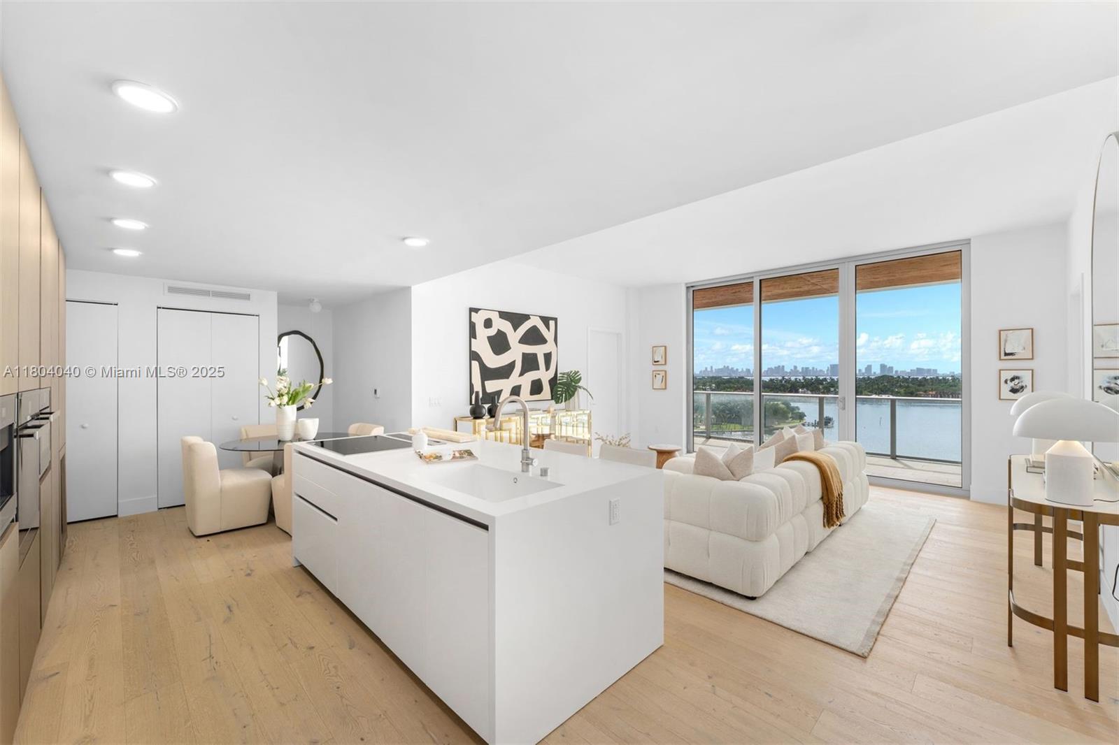 Condo for Sale in Miami Beach, FL