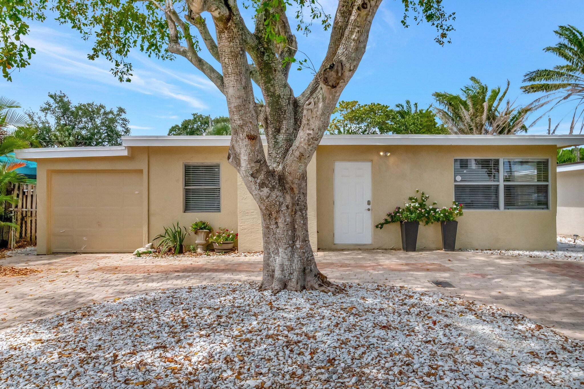 Homes for sale in Lantana, FL | 125 E Hart Street, Lantana, FL 33462 | MLS# R11092792