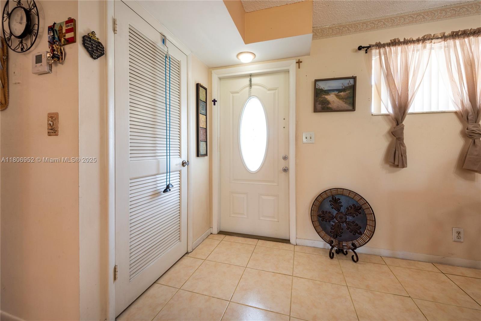 Homes for sale in Pembroke Pines, FL | 9823 S Hollybrook Lake Dr, Pembroke Pines, FL 33025