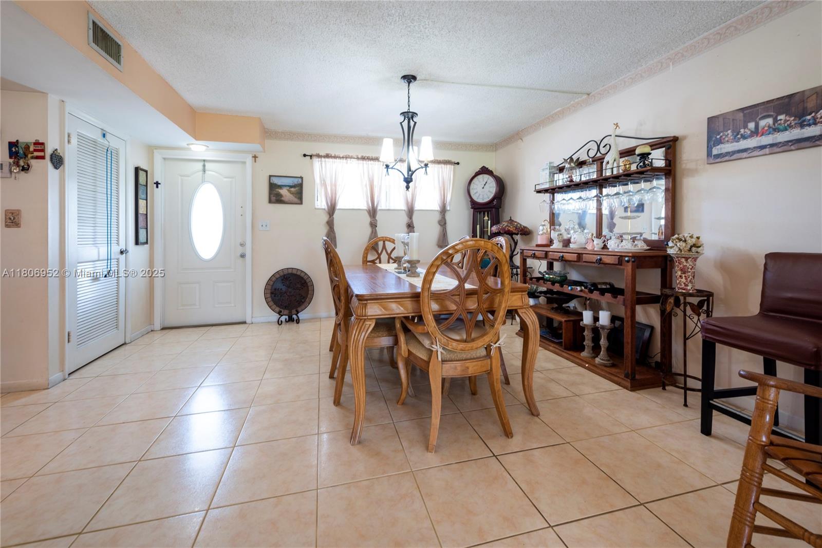 Homes for sale in Pembroke Pines, FL | 9823 S Hollybrook Lake Dr, Pembroke Pines, FL 33025