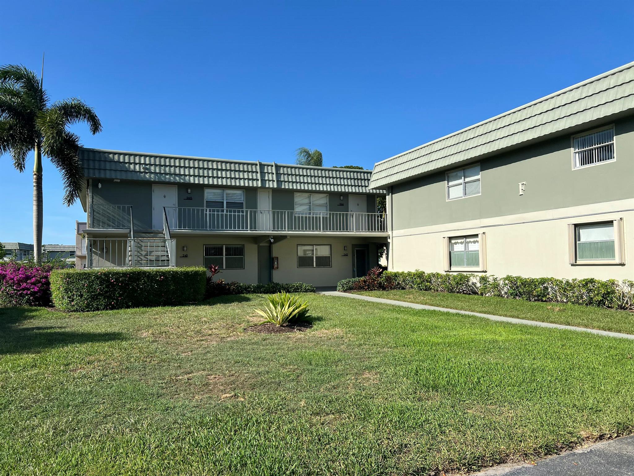 Kings Point Flanders Cond