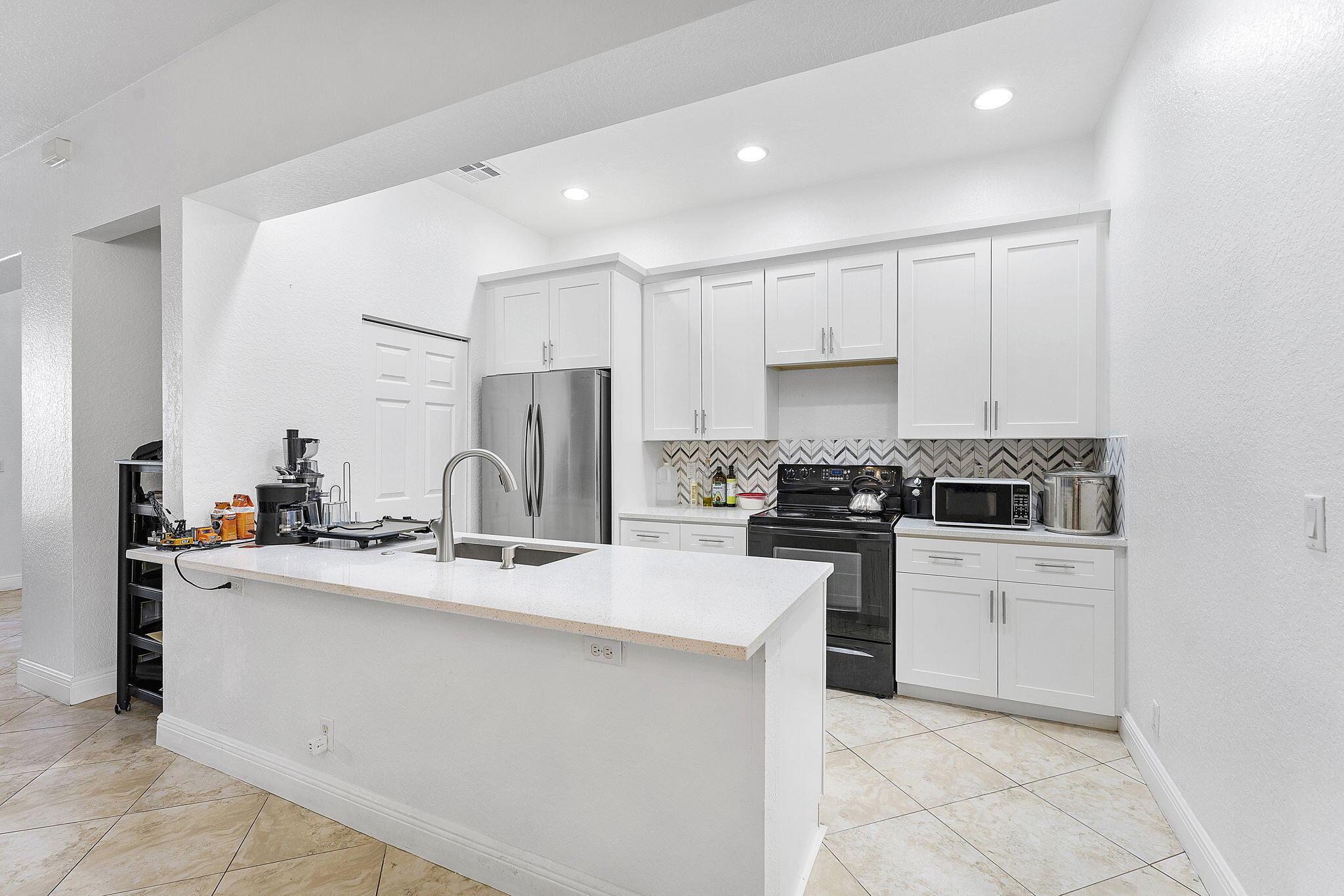 Homes for sale in Boynton Beach, FL | 600 Nw 24Th Avenue, Boynton Beach, FL 33426 | MLS# R11092901