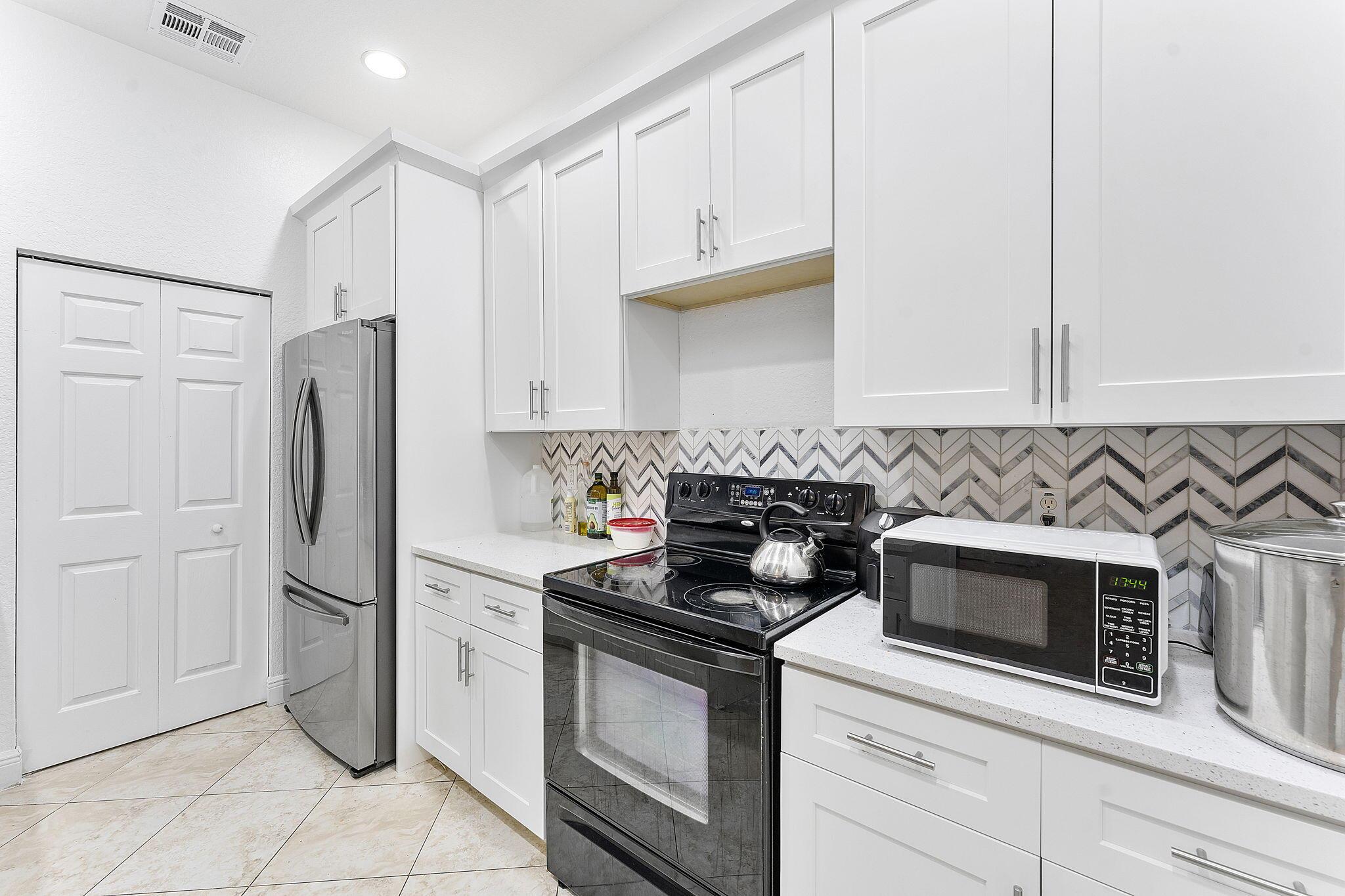 Homes for sale in Boynton Beach, FL | 600 Nw 24Th Avenue, Boynton Beach, FL 33426 | MLS# R11092901