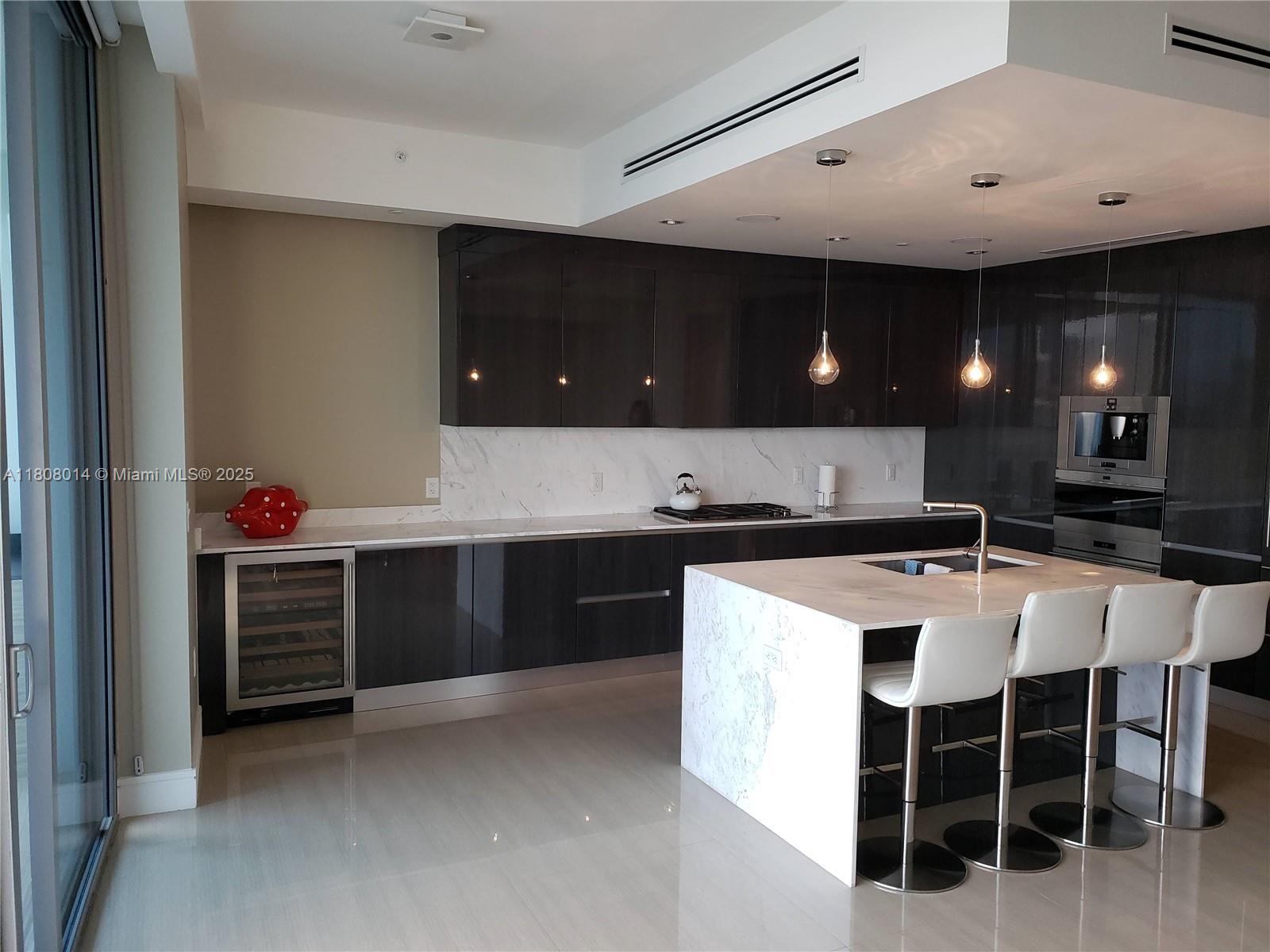 Apartamento à Venda em Aventura, FL