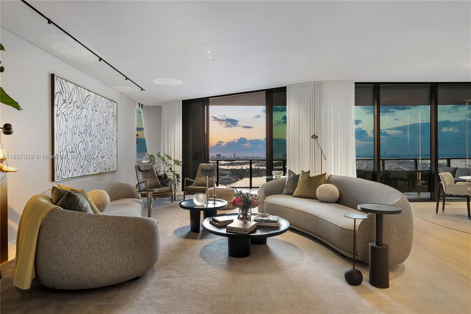 Condo for Sale in Miami, FL