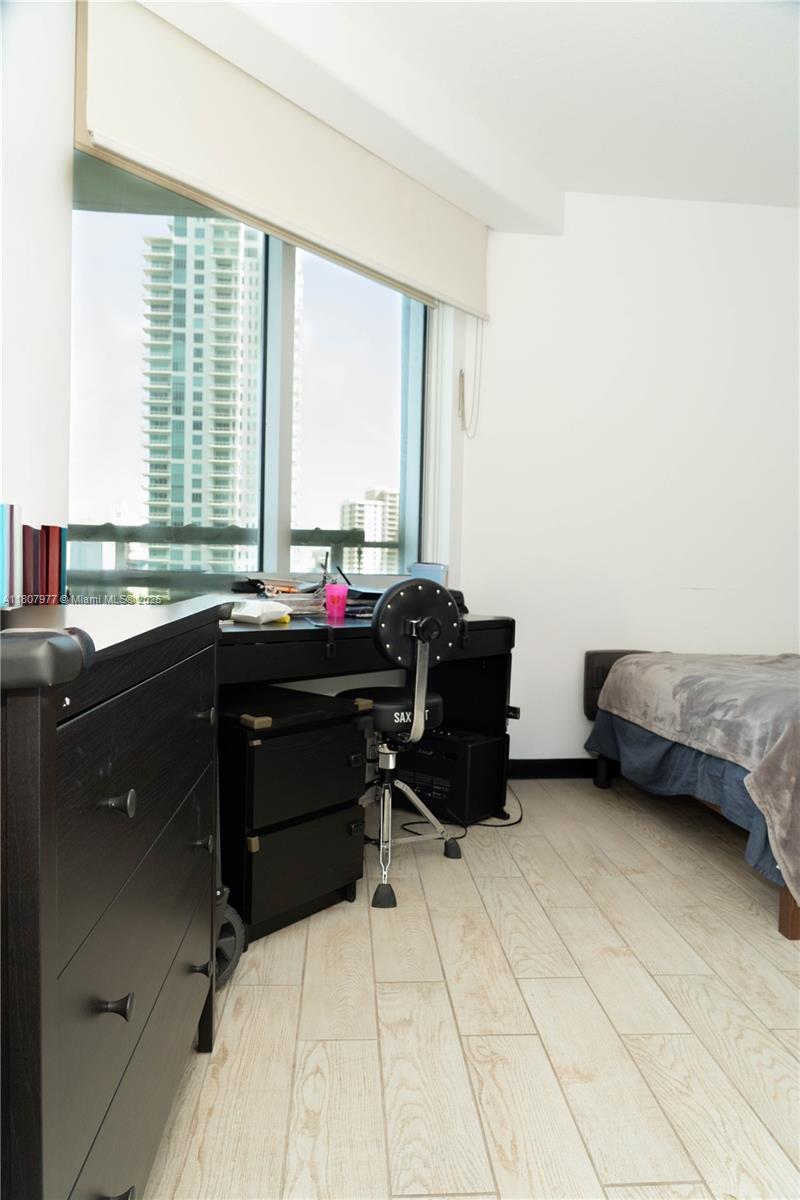325 S Biscayne Blvd #1521, Miami FL 33131
