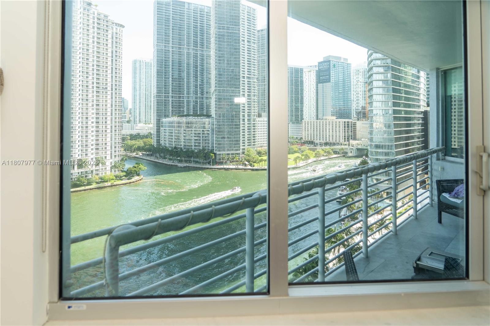 325 S Biscayne Blvd #1521, Miami FL 33131