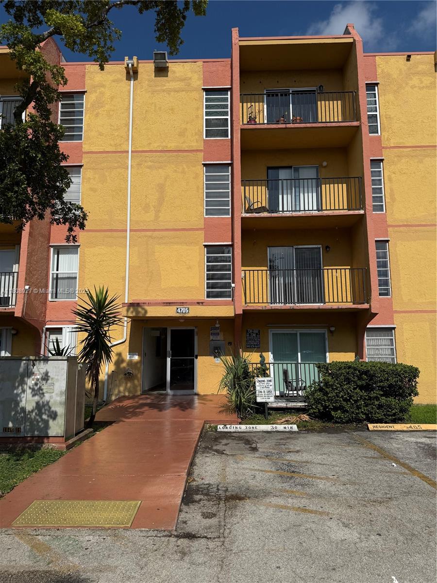 Sunset Villas No 3 Condo-