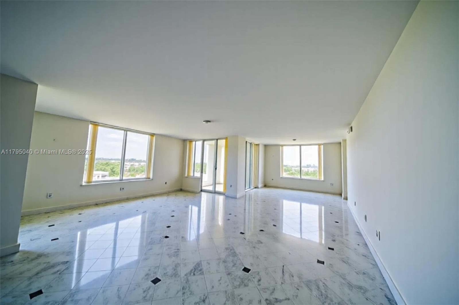 445 Grand Bay Dr #802, Key Biscayne FL 33149