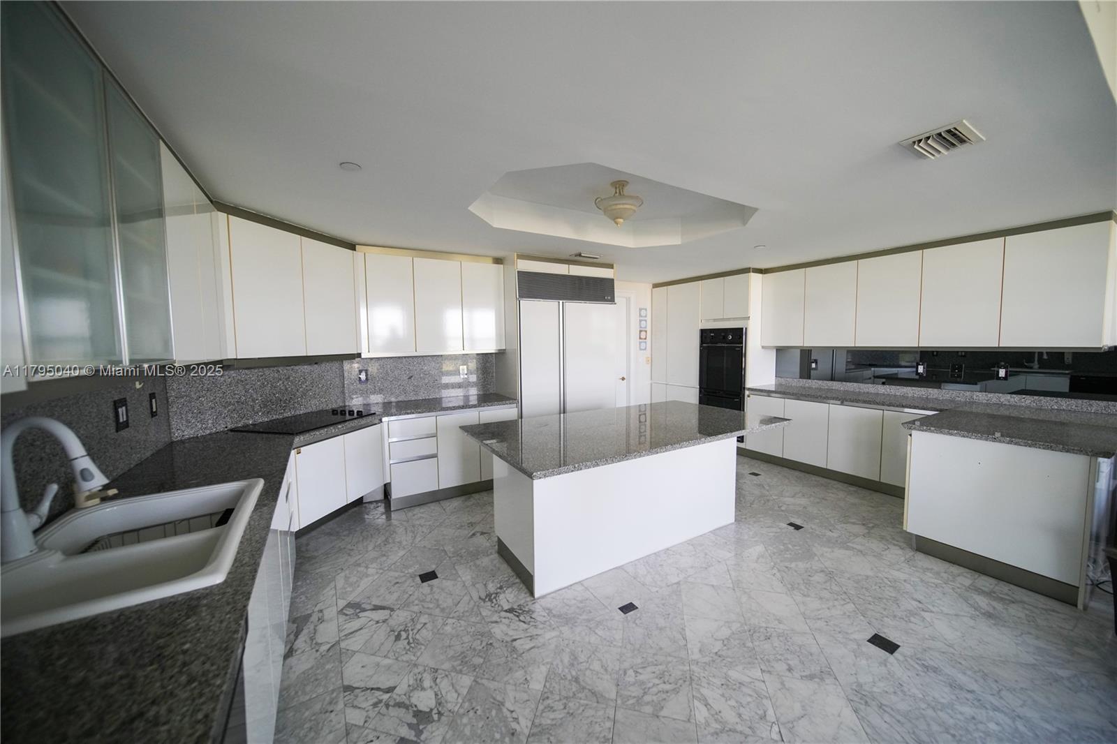 445 Grand Bay Dr #802, Key Biscayne FL 33149