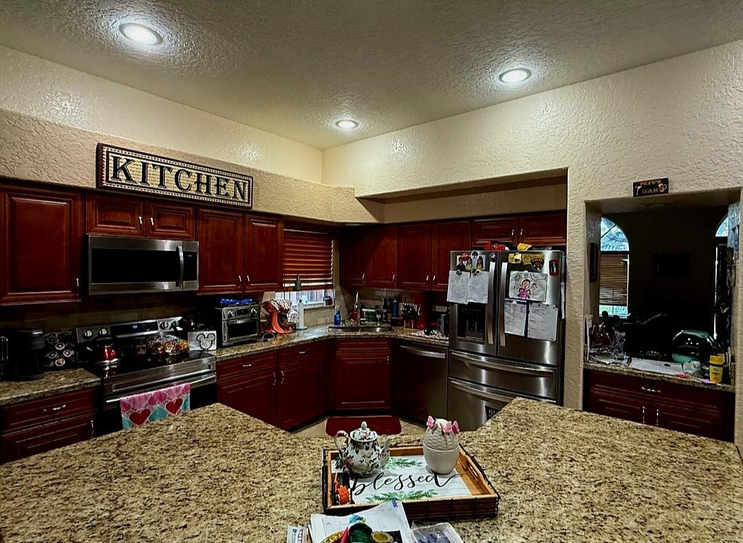 Newer Updated Eat In Kitchen