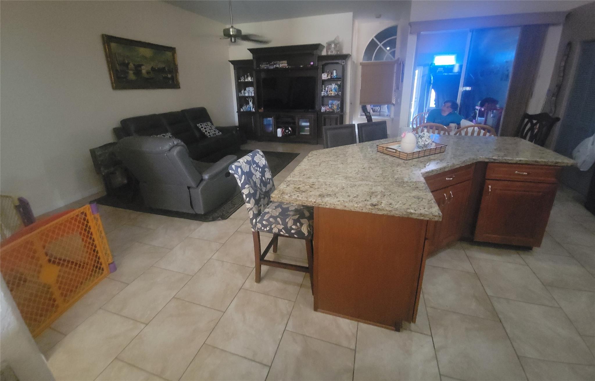 Kitchen Island & Snack Bar