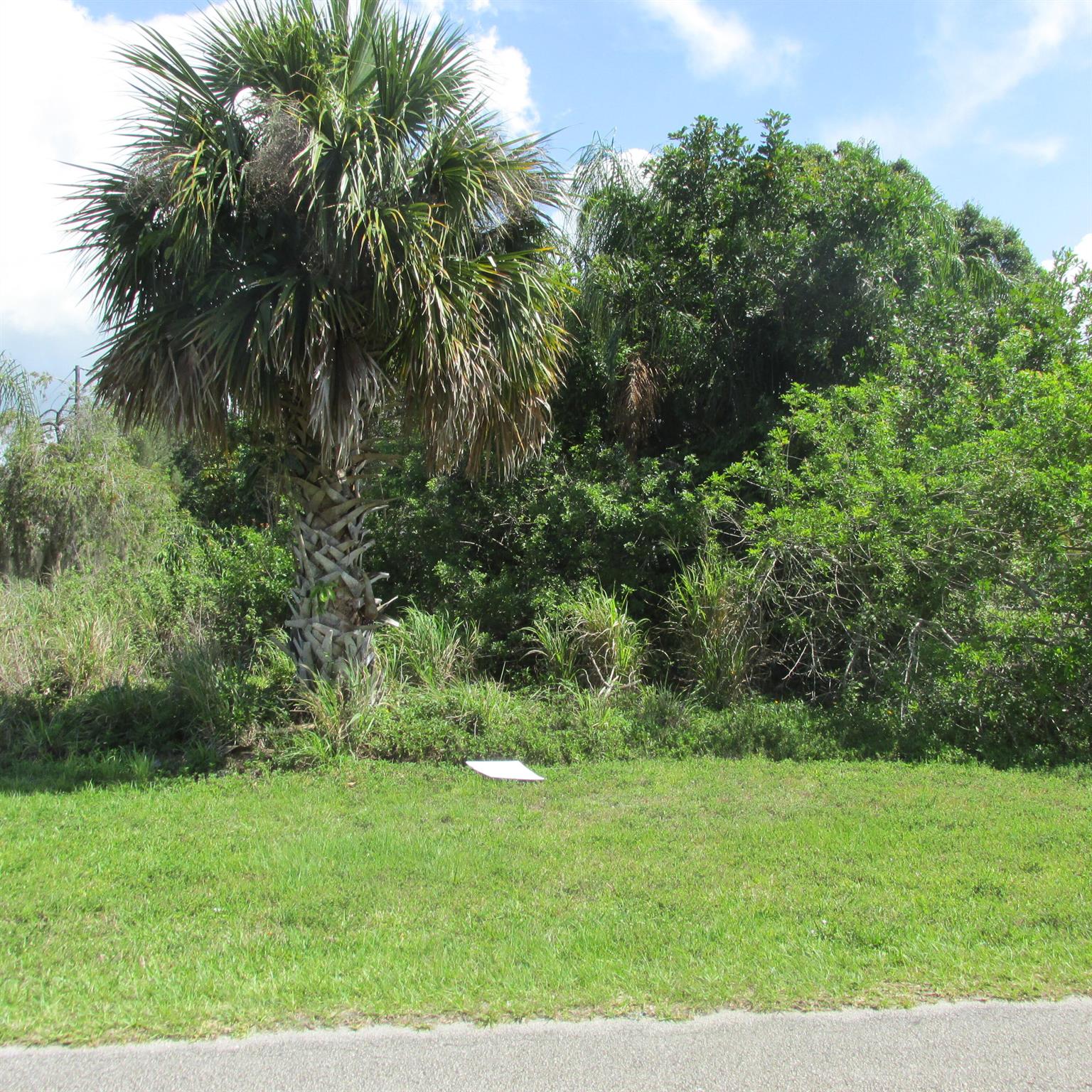 Homes for sale in Port St. Lucie, FL | 1613 Se Grapeland Avenue, Port St. Lucie, FL 34952 | MLS# R11093594