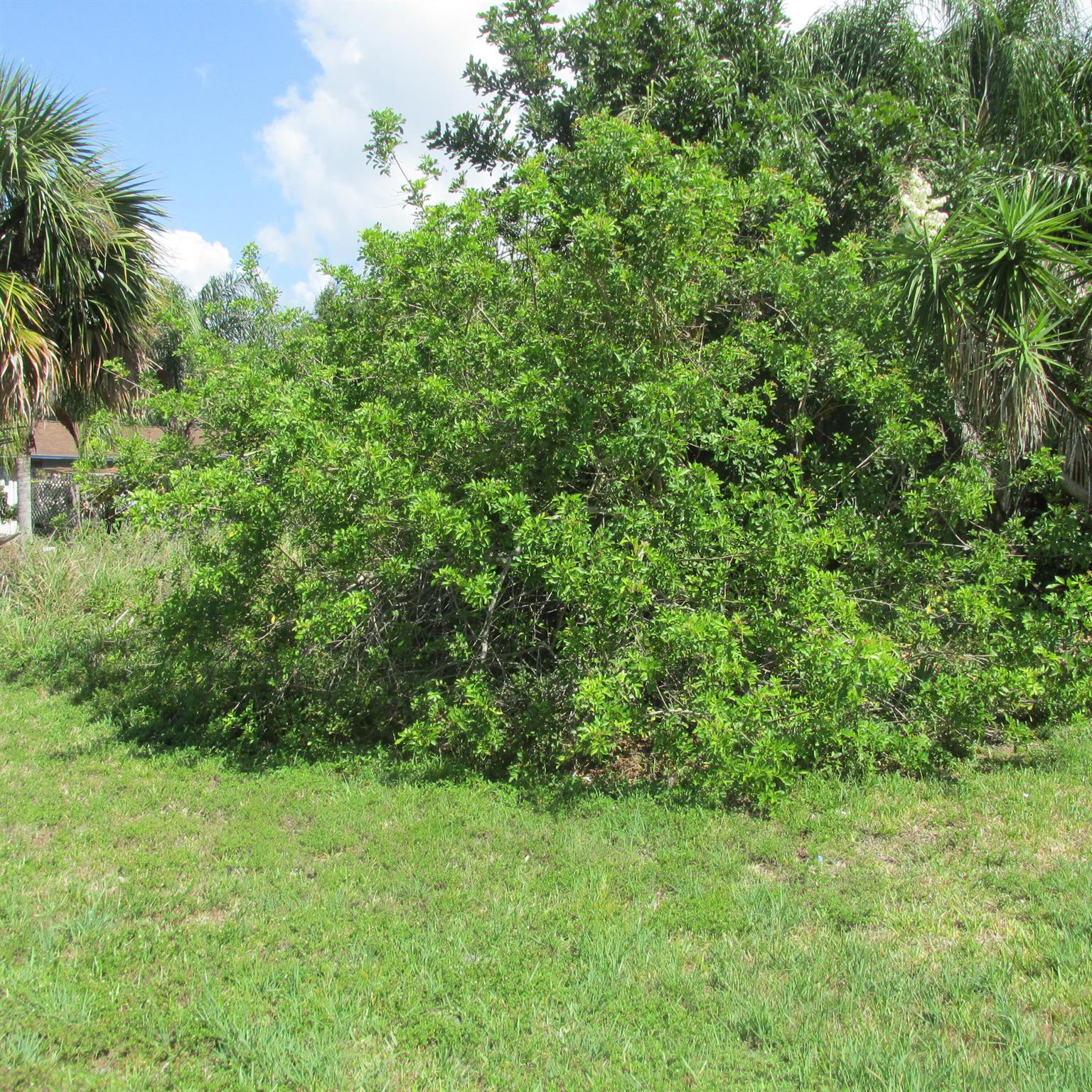 Homes for sale in Port St. Lucie, FL | 1613 Se Grapeland Avenue, Port St. Lucie, FL 34952 | MLS# R11093594