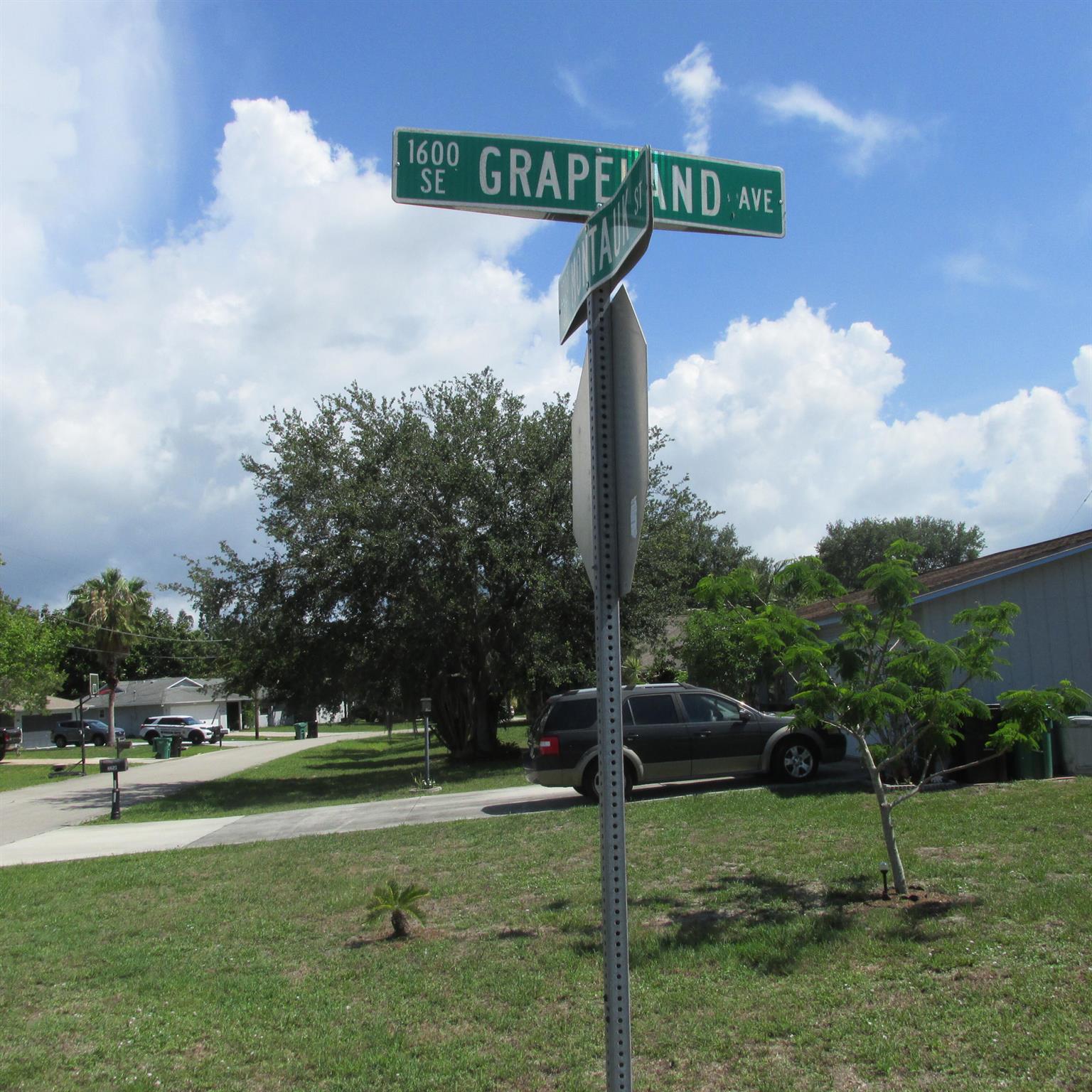 Homes for sale in Port St. Lucie, FL | 1613 Se Grapeland Avenue, Port St. Lucie, FL 34952 | MLS# R11093594