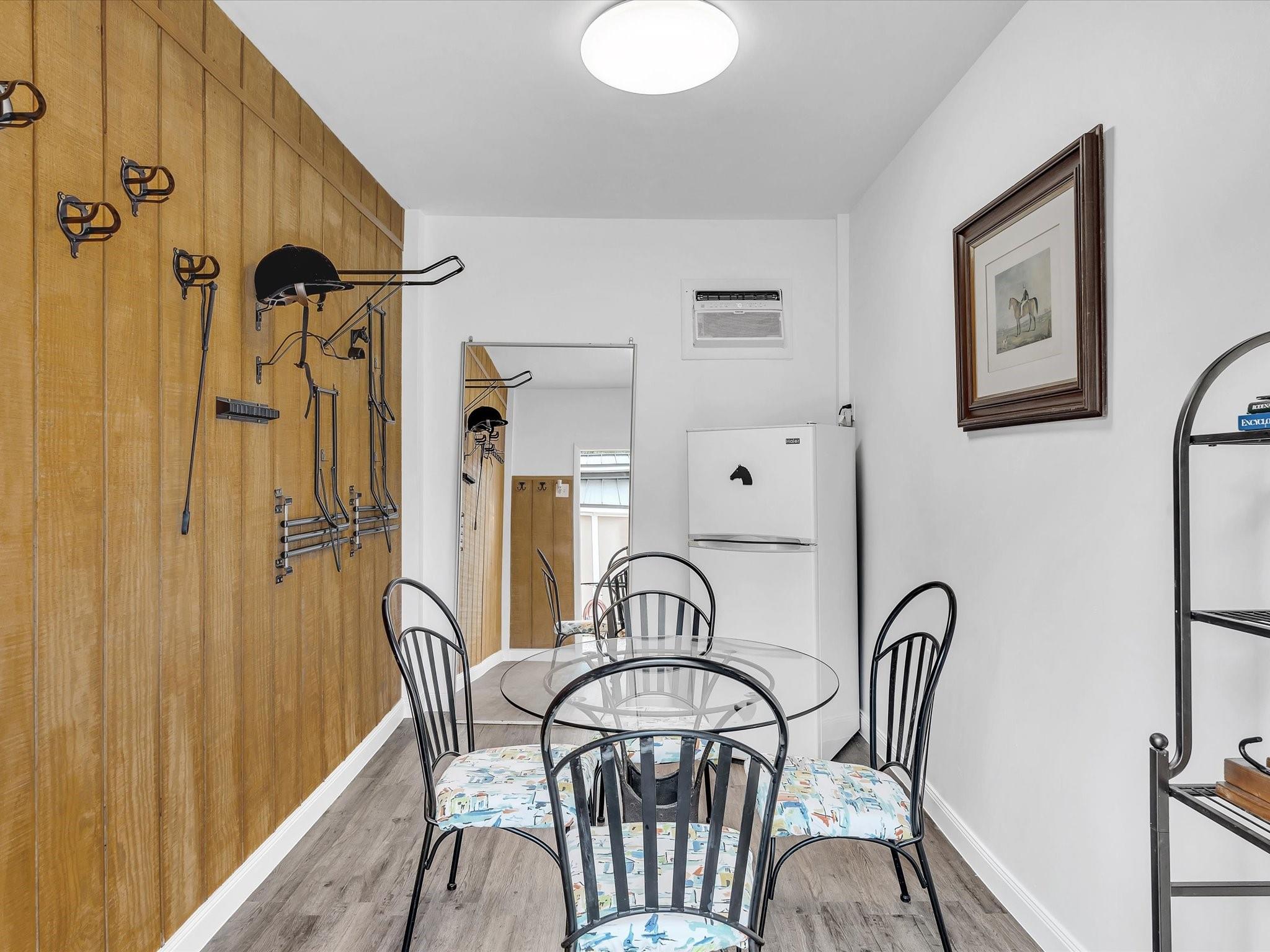 Stable Office/Tack room