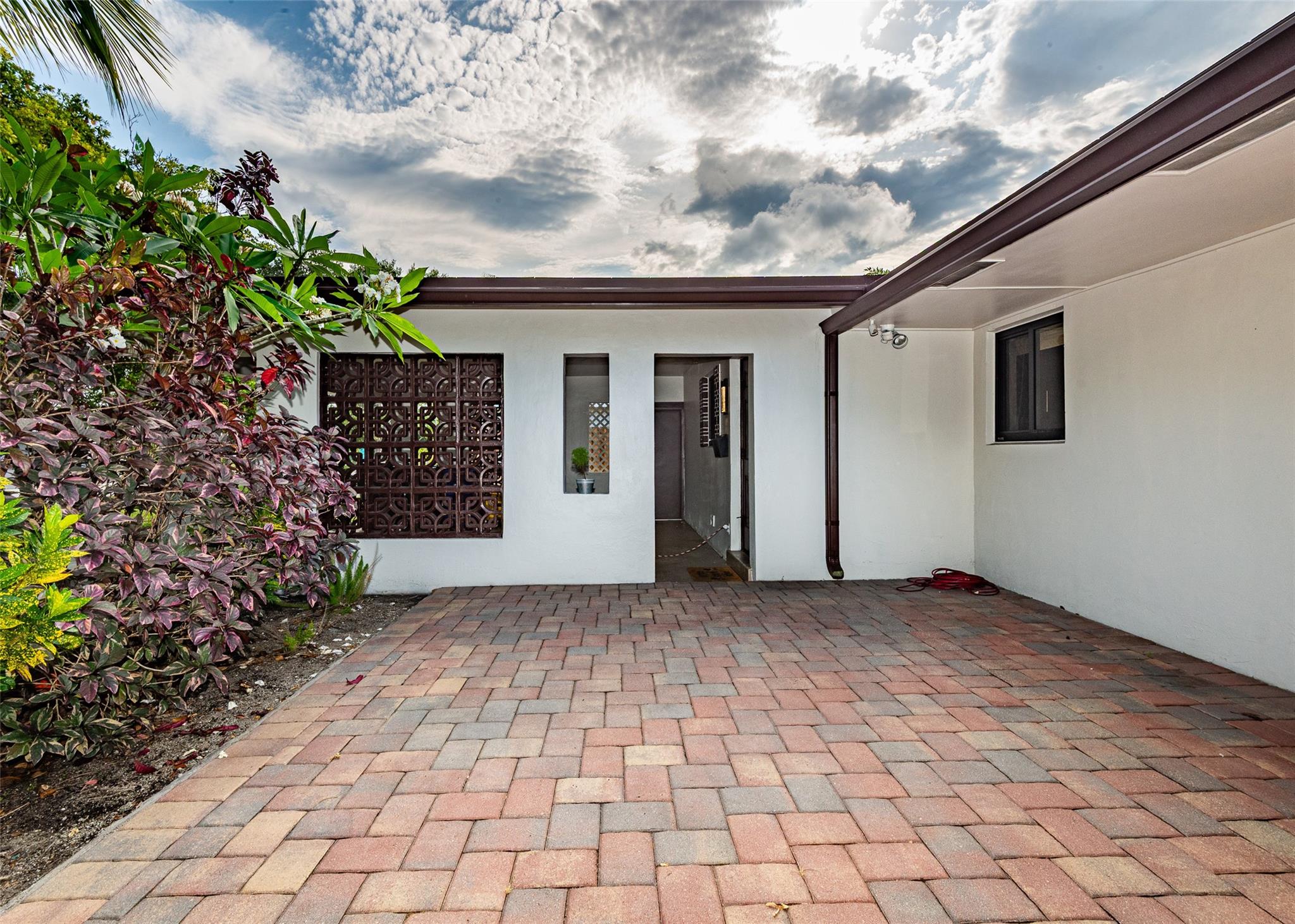 Homes for sale in Fort Lauderdale, FL | 2113 Ne 62nd St, Fort Lauderdale, FL 33308 | MLS# F10505673