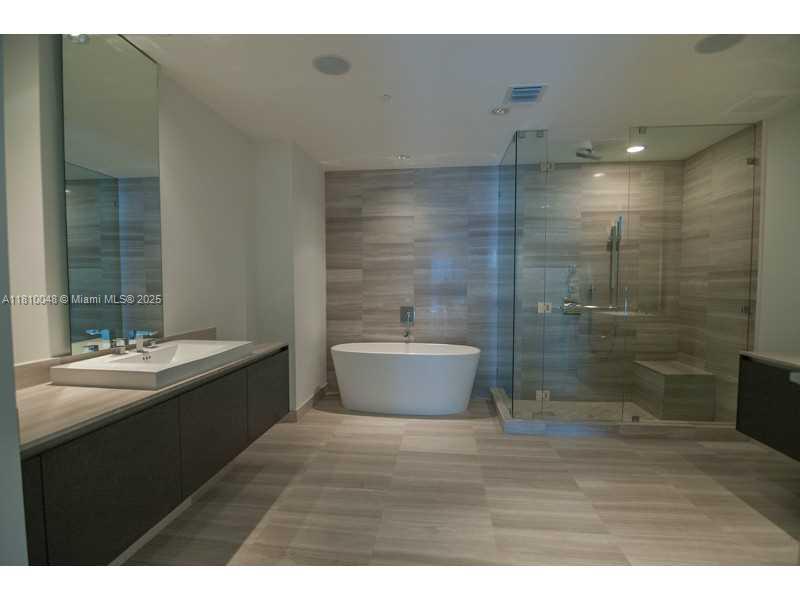 3250 NE 188 STREET #905, Aventura FL 33180