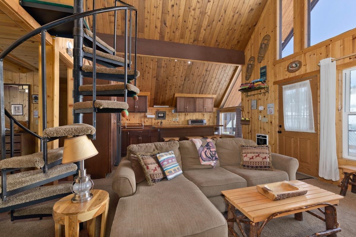 11000 Minaret #2 Road