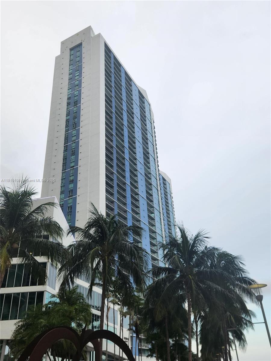 Condo for Sale in Miami, FL