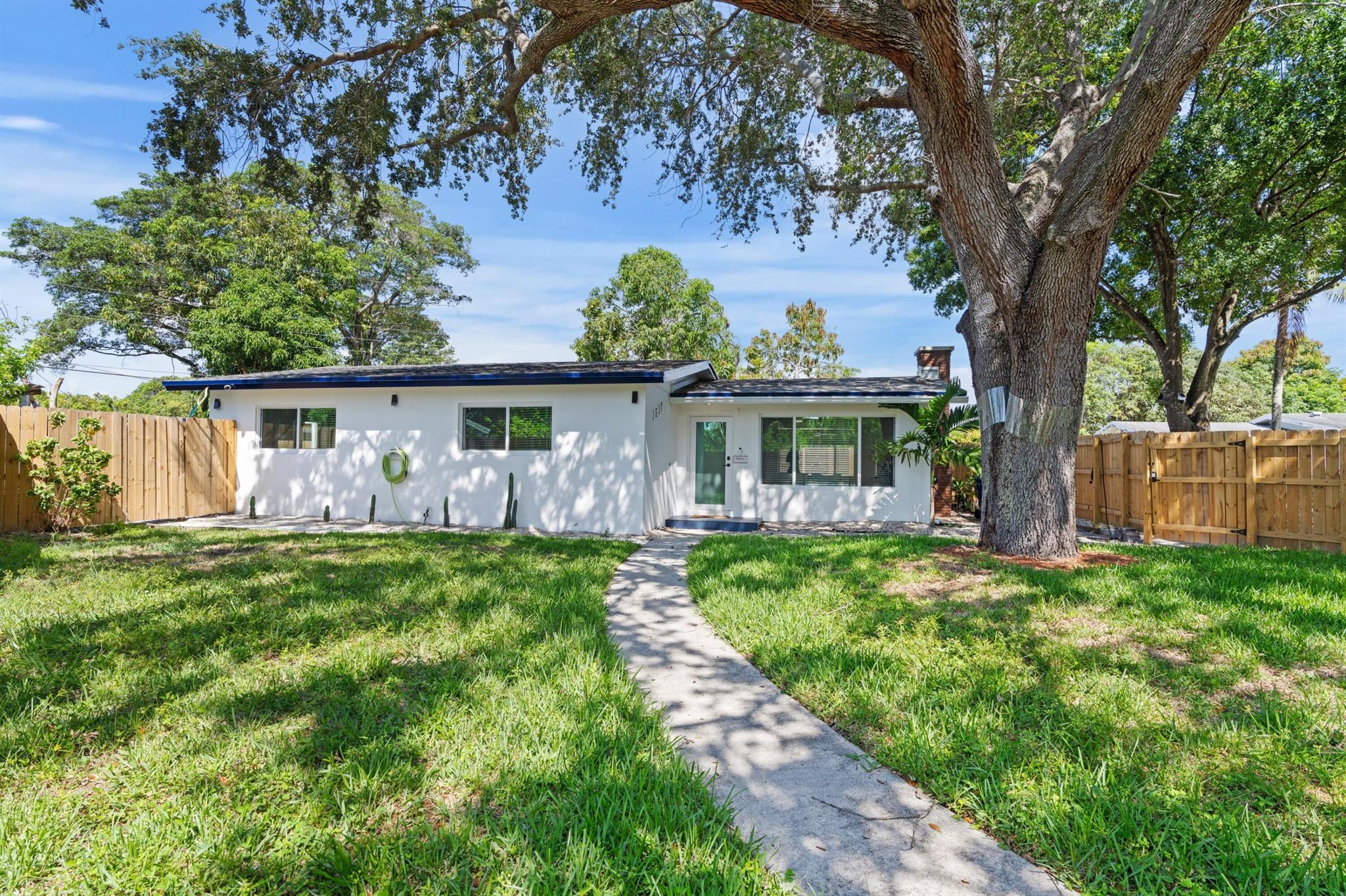 1517 Nw 12th Avenue Fort Lauderdale FL 33311 | R11094054