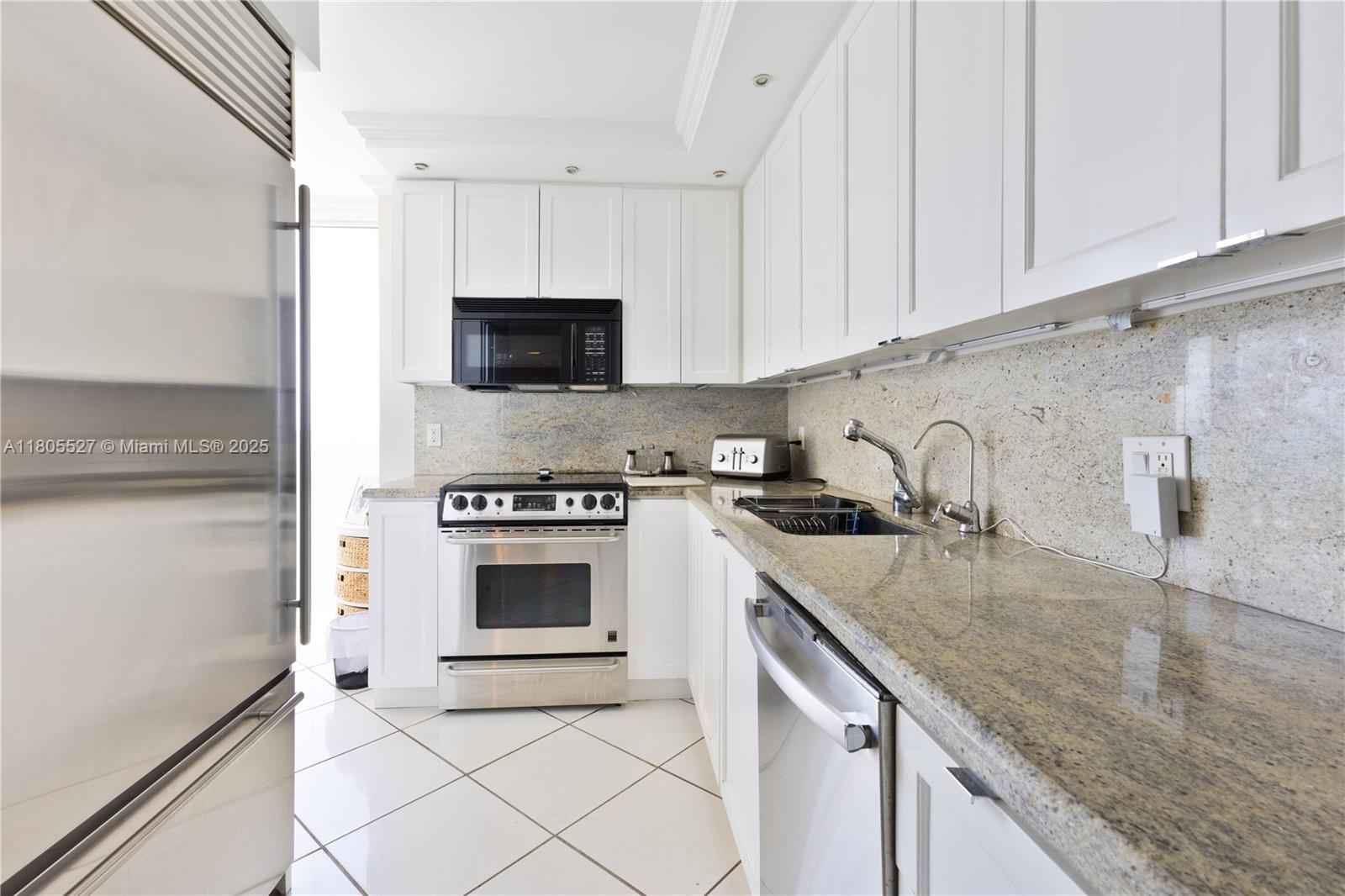 881 Ocean Dr #13H, Key Biscayne FL 33149