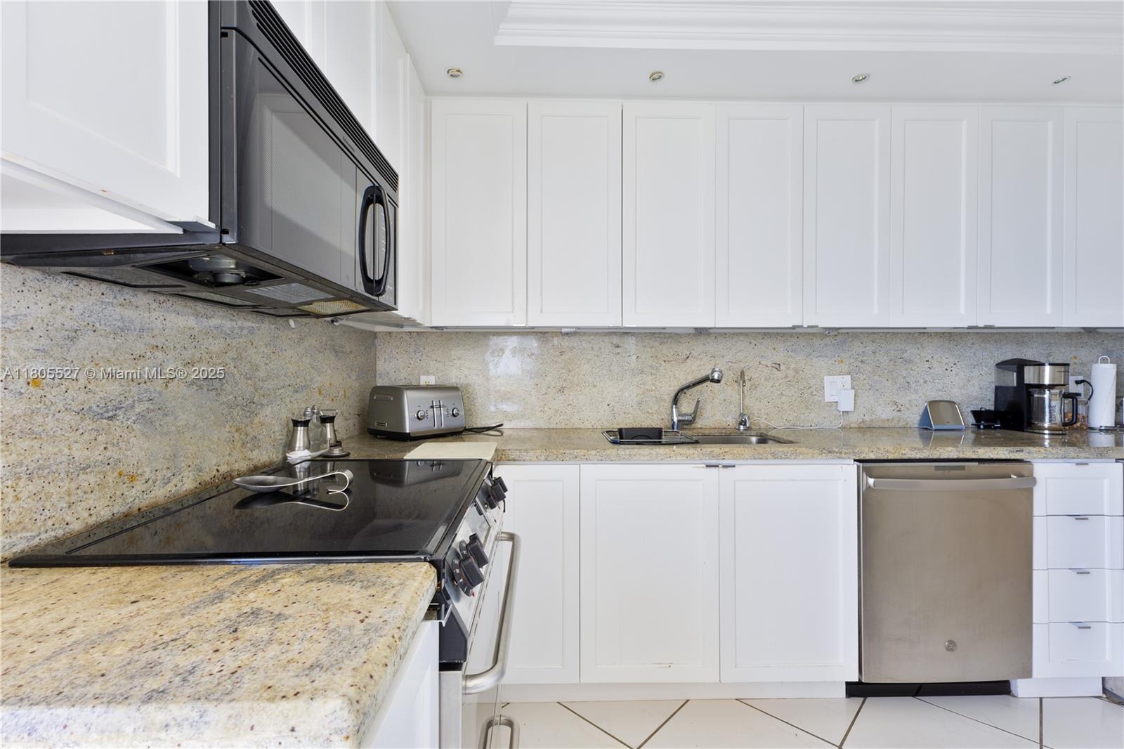881 Ocean Dr #13H, Key Biscayne FL 33149
