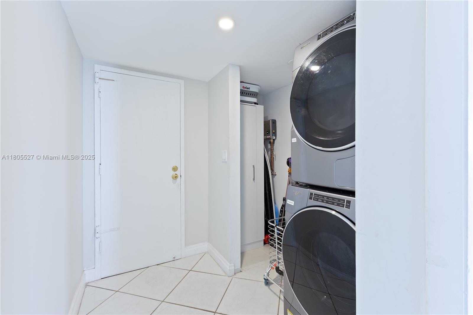881 Ocean Dr #13H, Key Biscayne FL 33149