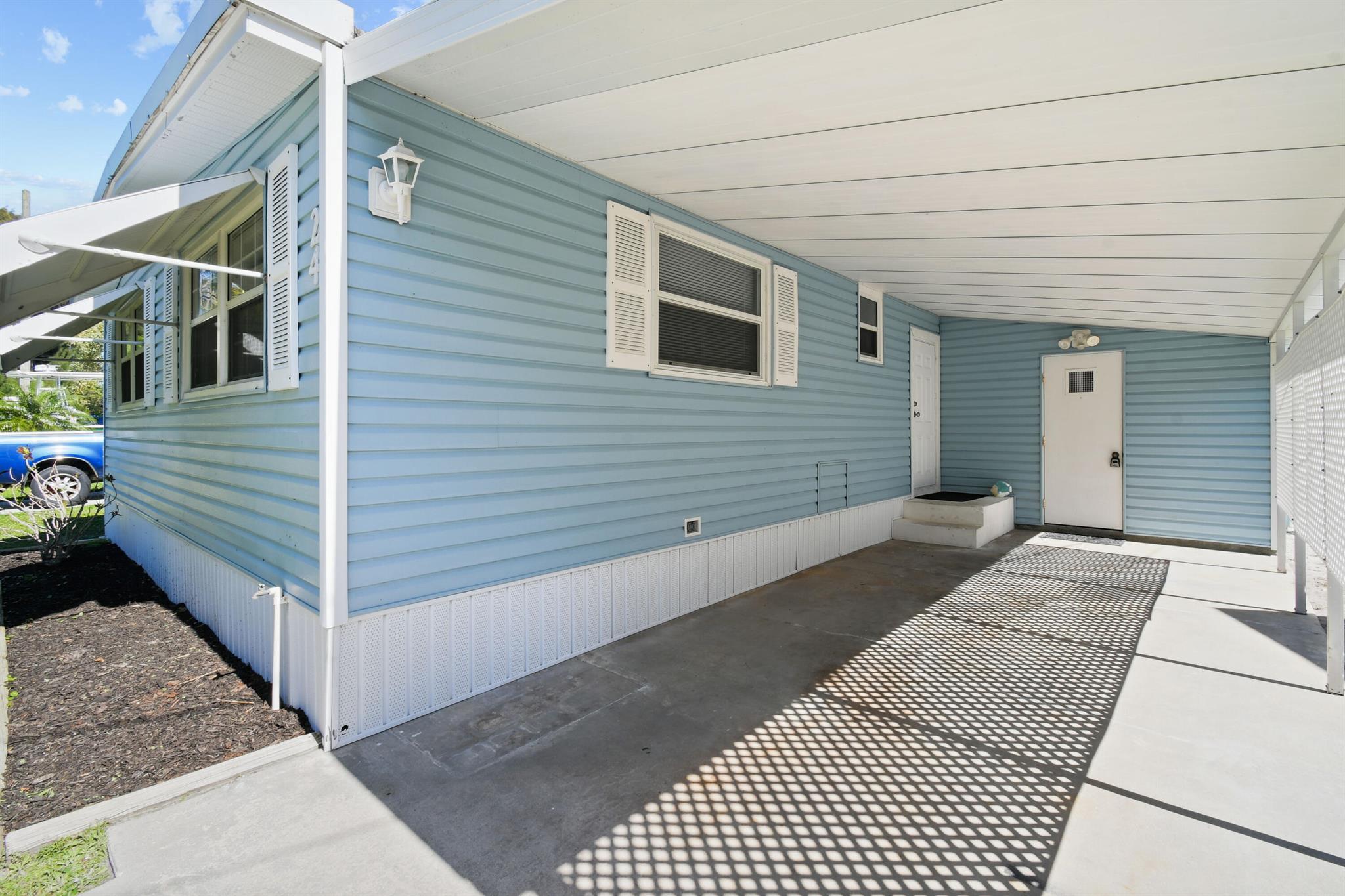 Homes for sale in Stuart, FL | 24 Se Fork Terrace, Stuart, FL 34997 | MLS# R11094213