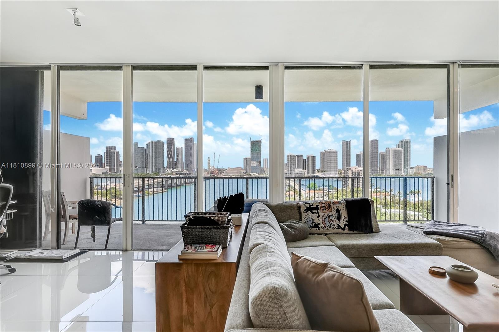 One Thousand Venetian Way