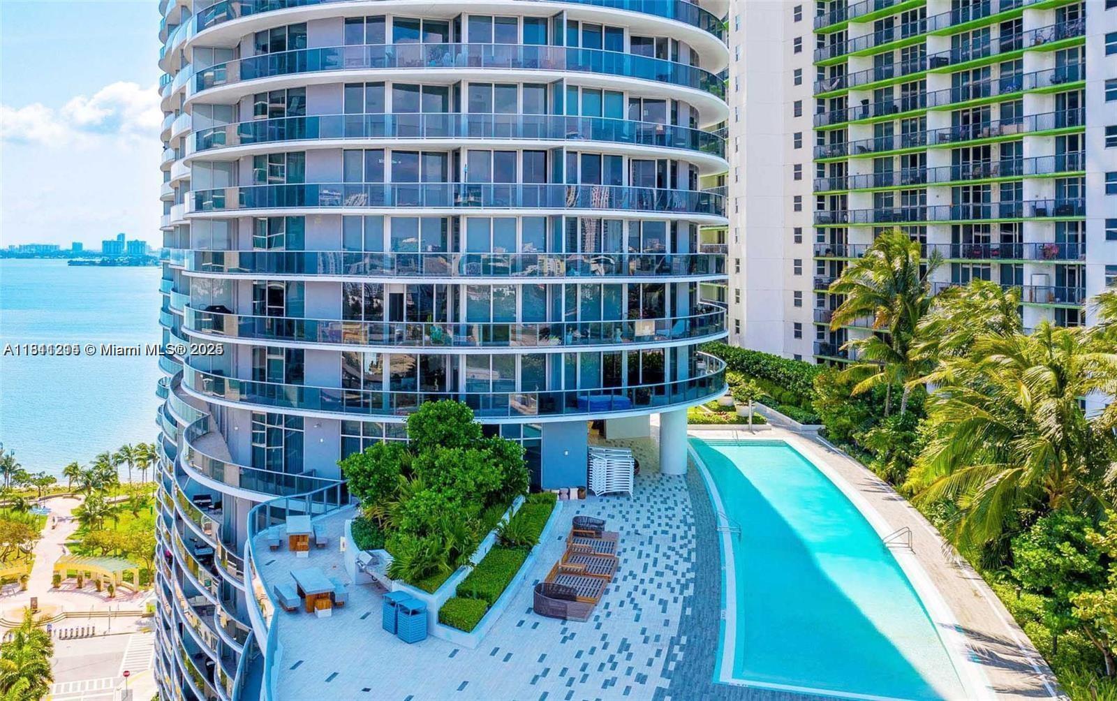 Apartamento à Venda em Miami, FL