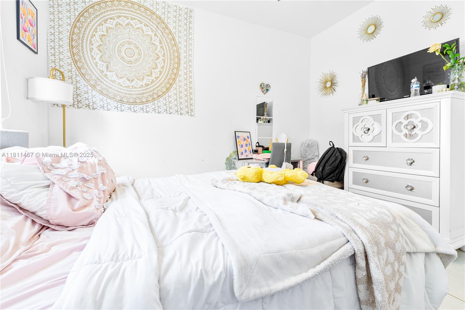 Homes for sale in Miami, FL | 817 Ne 211Th St, Miami, FL 33179 | MLS# A11811467