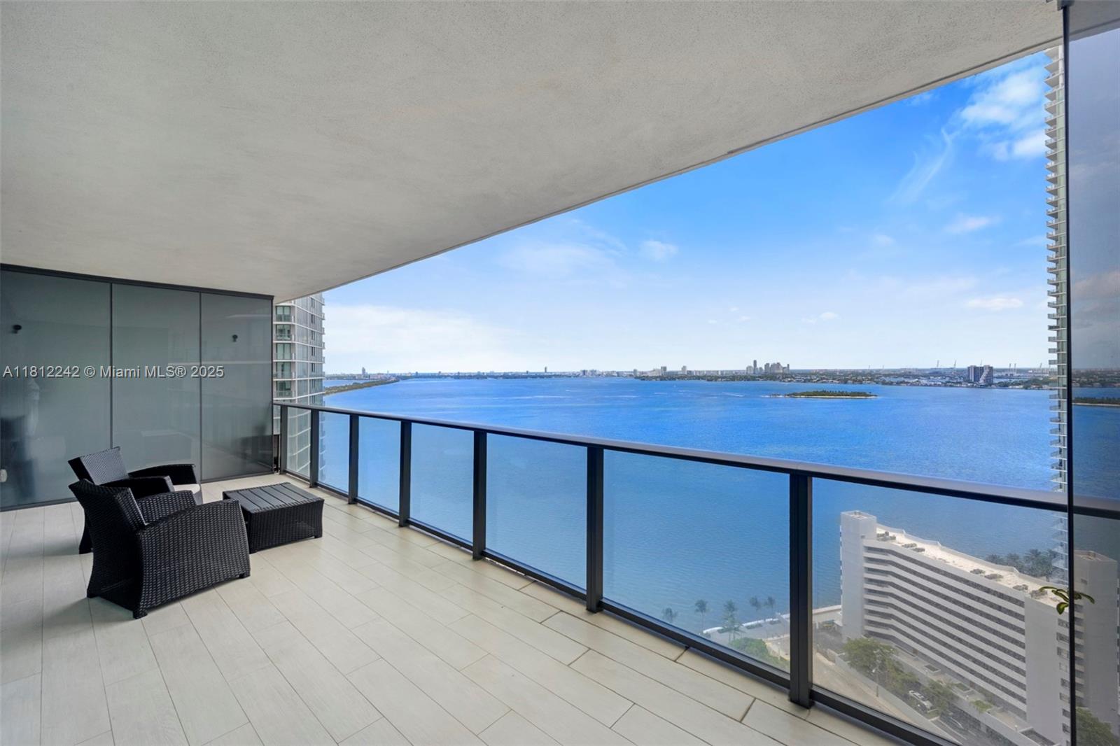 Apartamento à Venda em Miami, FL