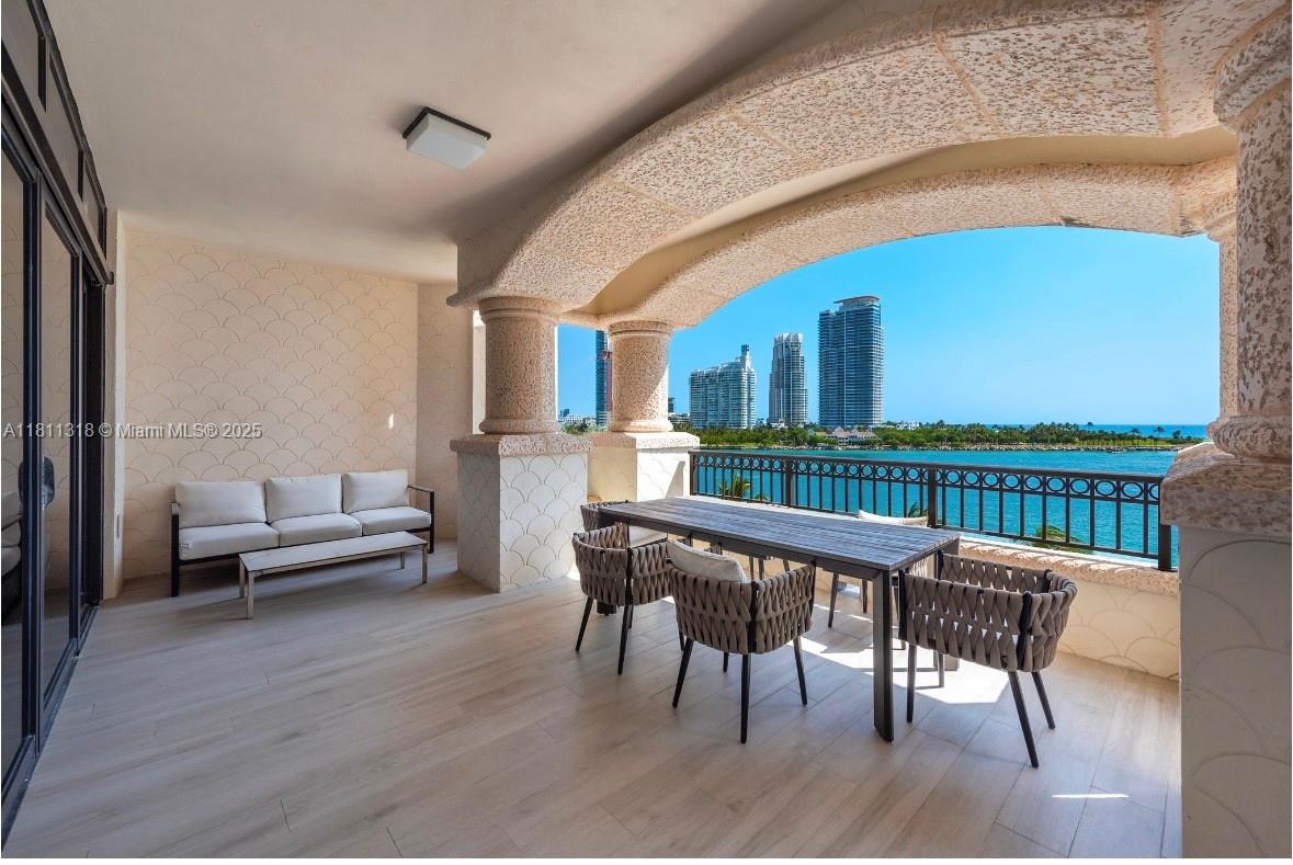 Palazzo Del Sol/della Luna Miami Beach, FL 33109