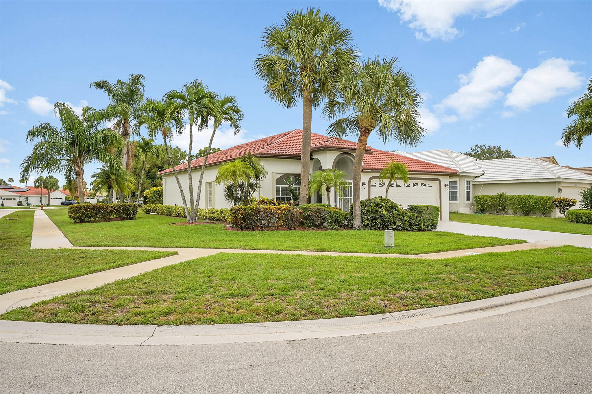 2615 Country Golf Drive Wellington FL 33414 | R11095026