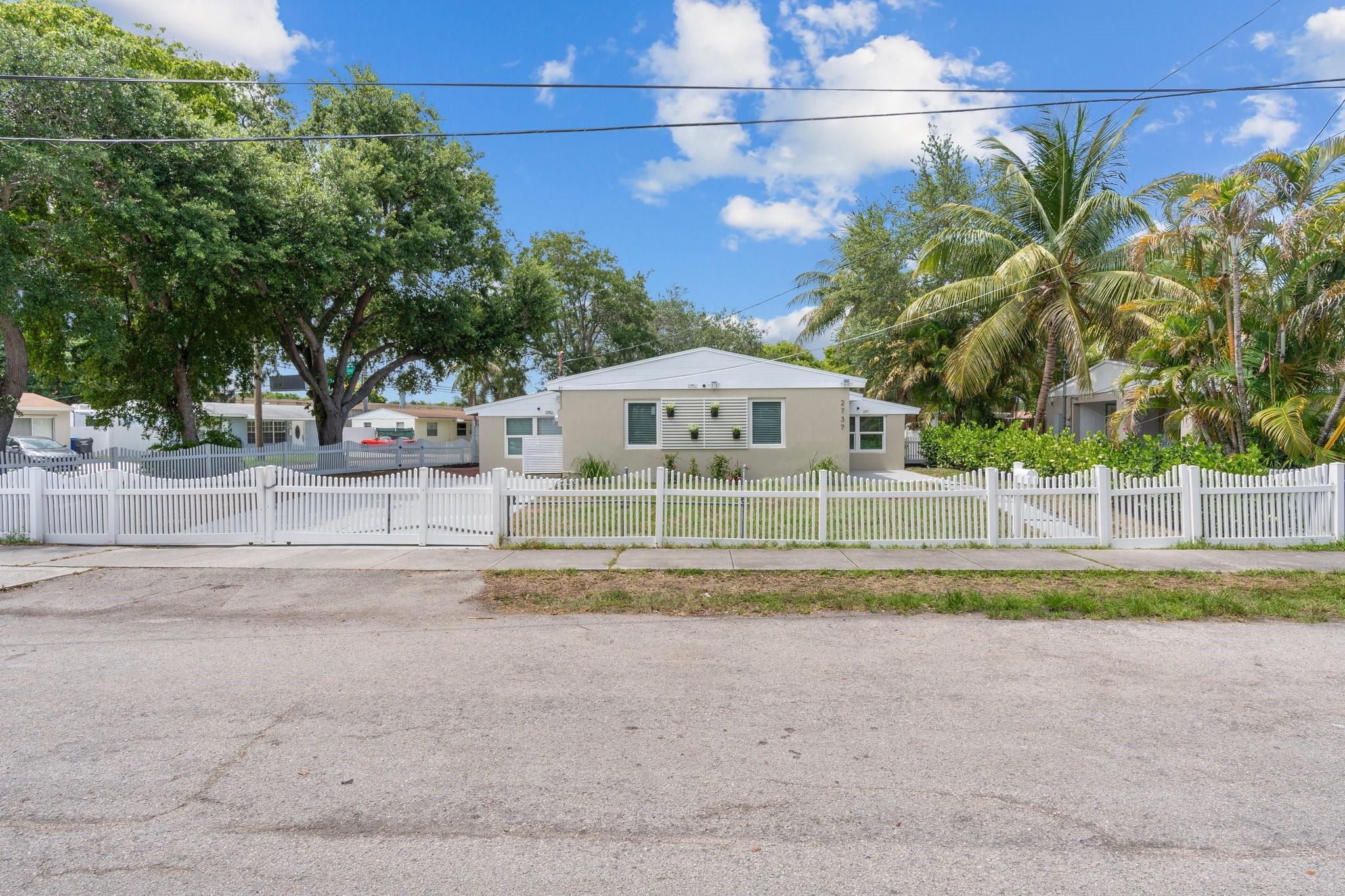 Expansive Front Yard