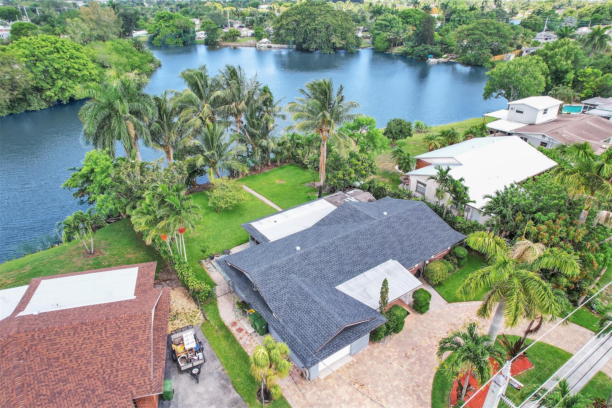 Palm Spgs Village 05