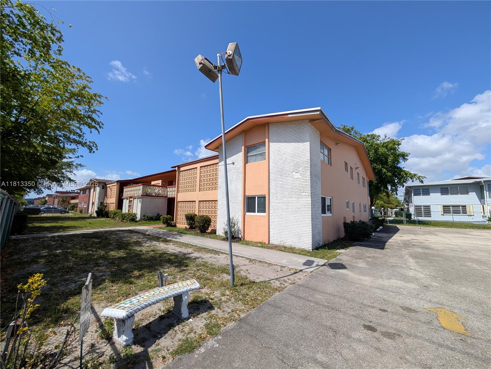 19080-ne-3rd-ct-311-miami-fl-33179/hzid_33b3de8b