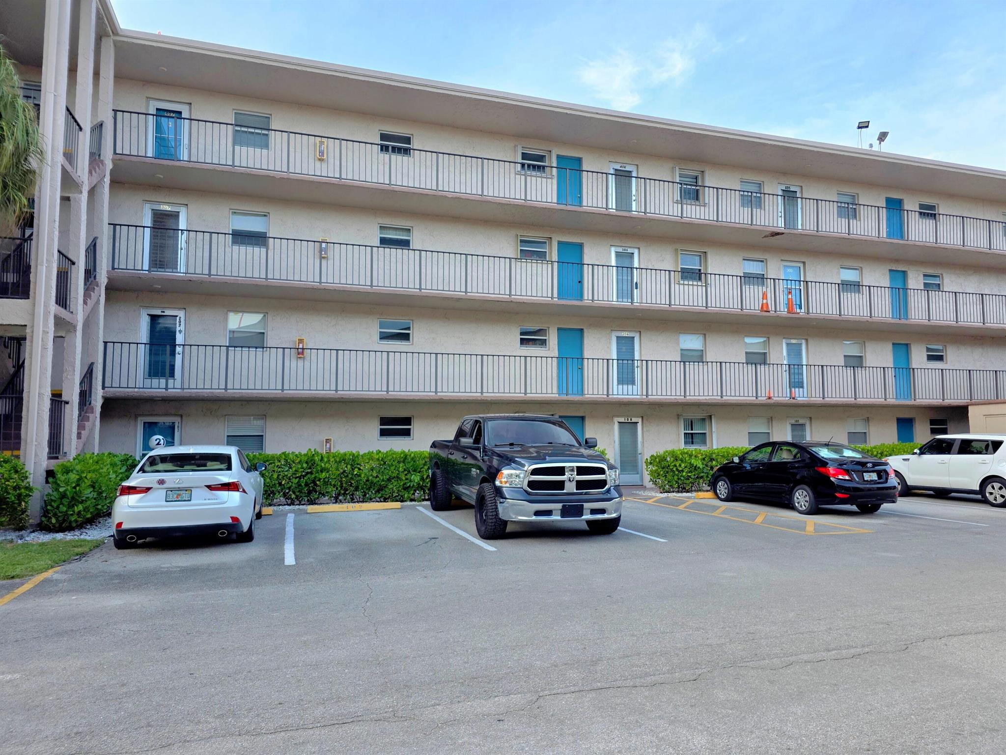 Lakeside Village Condo 10