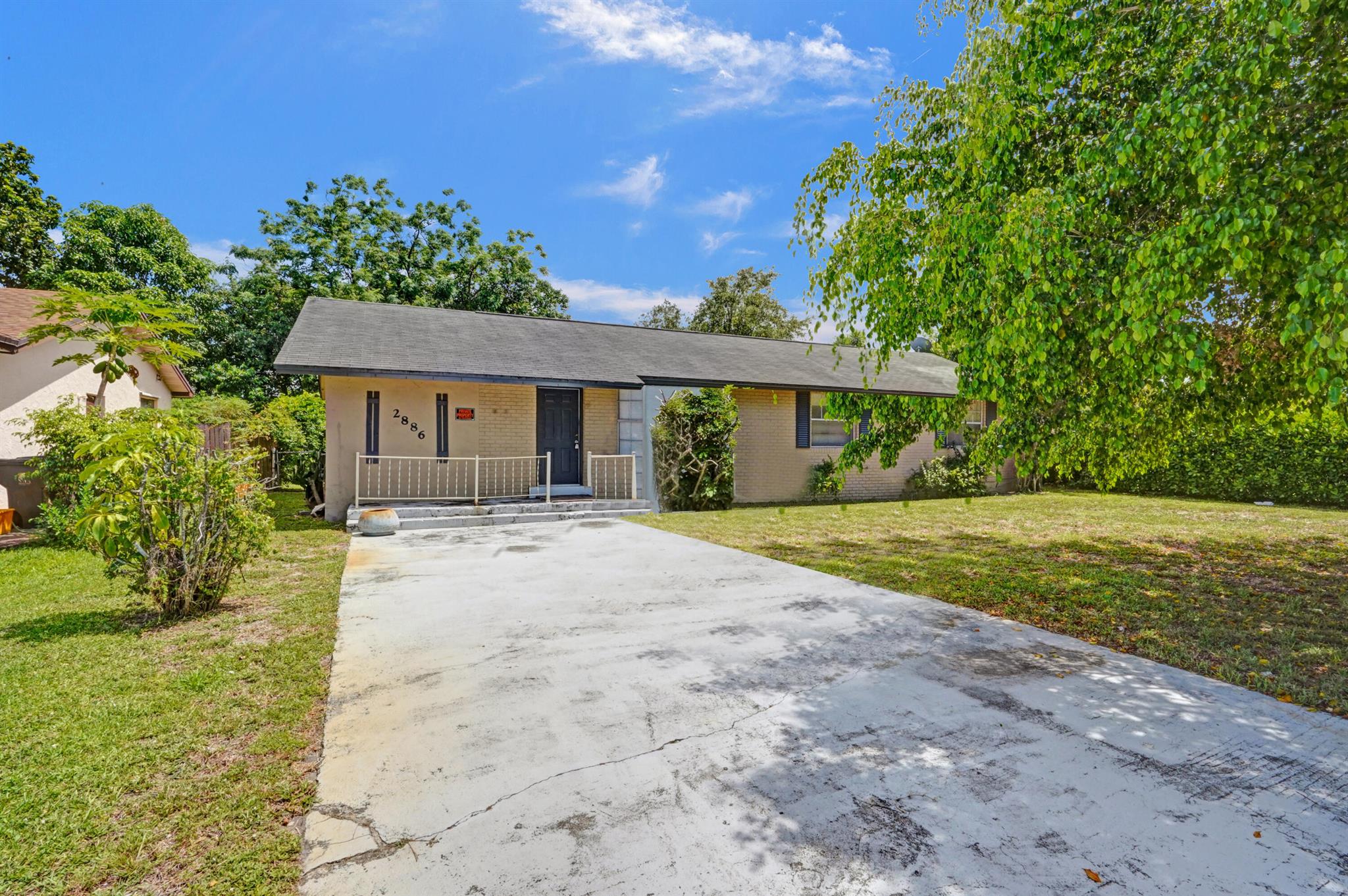 Homes for sale in Lake Worth, FL | 2886 Floral Road, Lake Worth, FL 33462 | MLS# R11095590