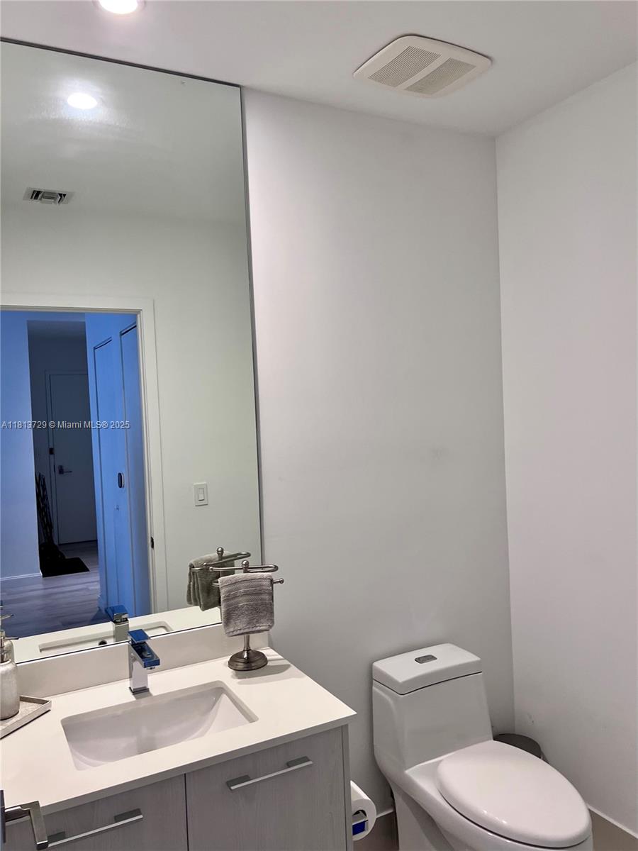 55 SW 9th St #4109, Miami FL 33130