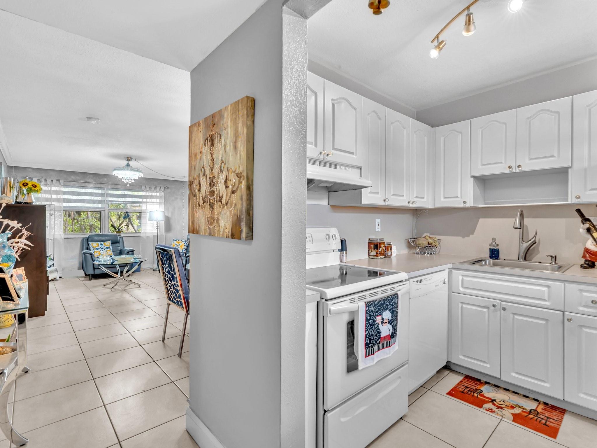 Homes for sale in Pembroke Pines, FL | 2050 N Douglas Rd #211, Pembroke Pines, FL 33024 | MLS# F10506802