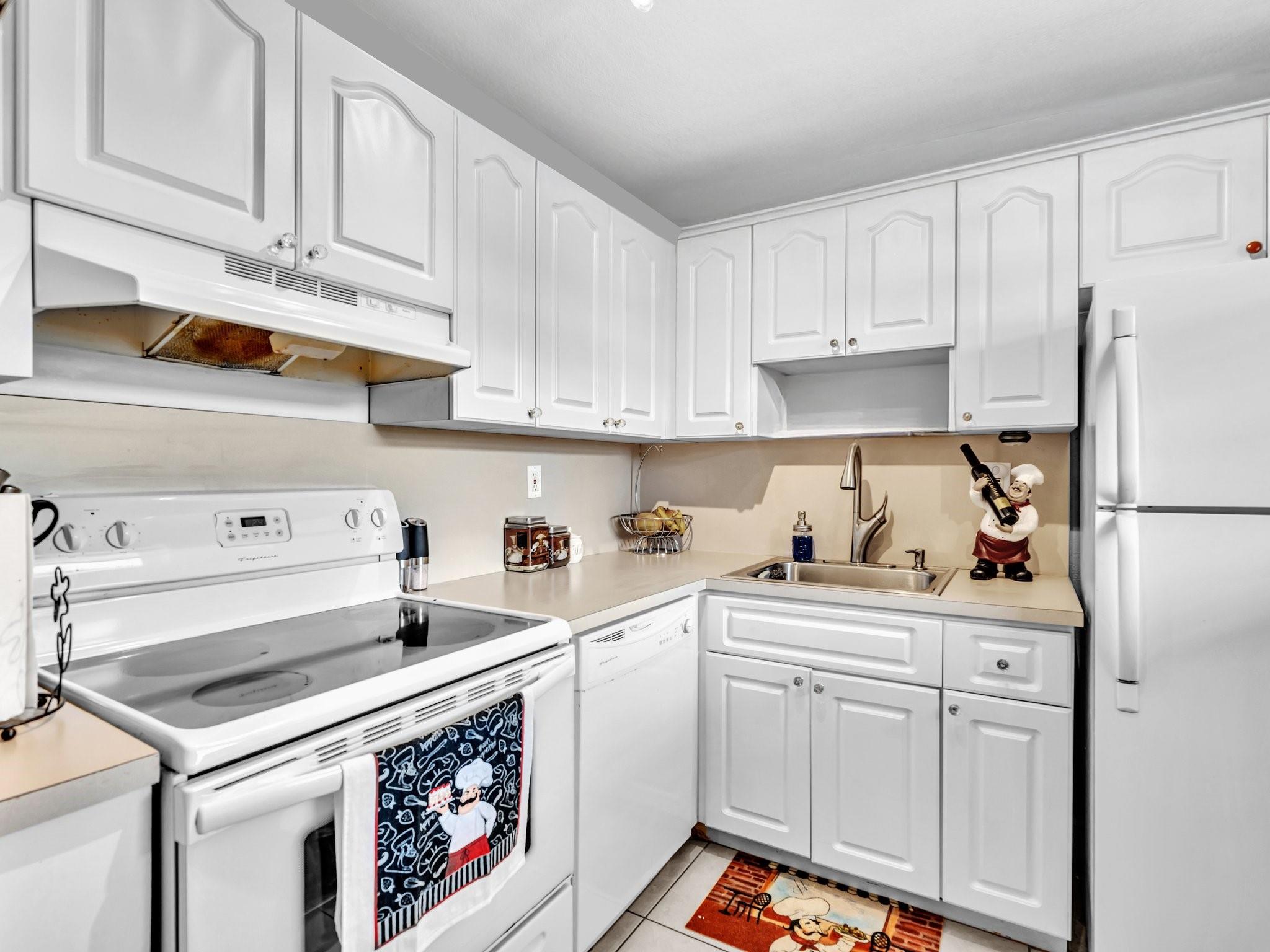 Homes for sale in Pembroke Pines, FL | 2050 N Douglas Rd #211, Pembroke Pines, FL 33024 | MLS# F10506802