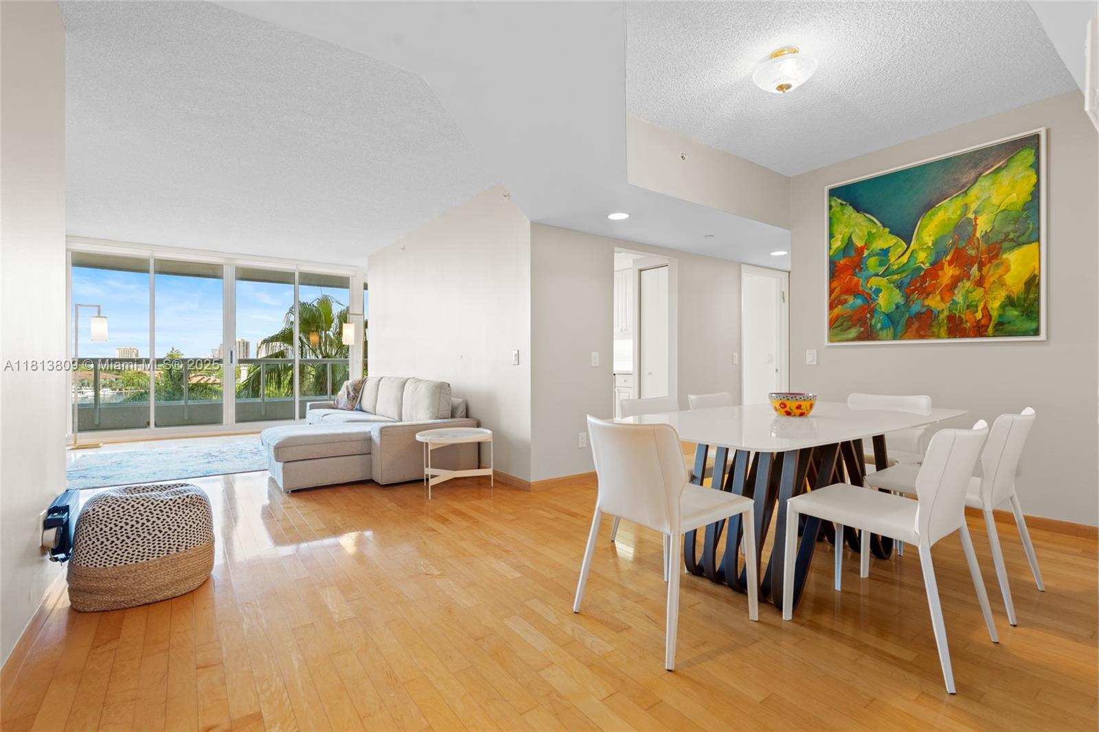 Condo for Sale in Aventura, FL