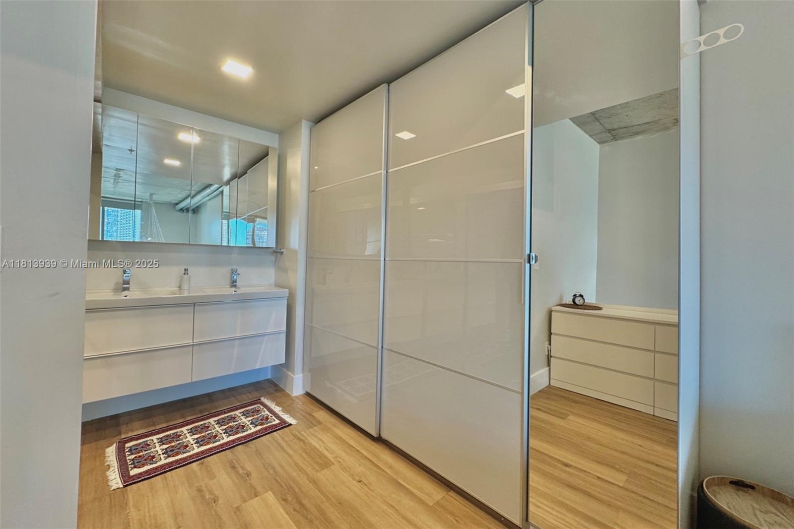 690 SW 1st Ct #1006, Miami FL 33130