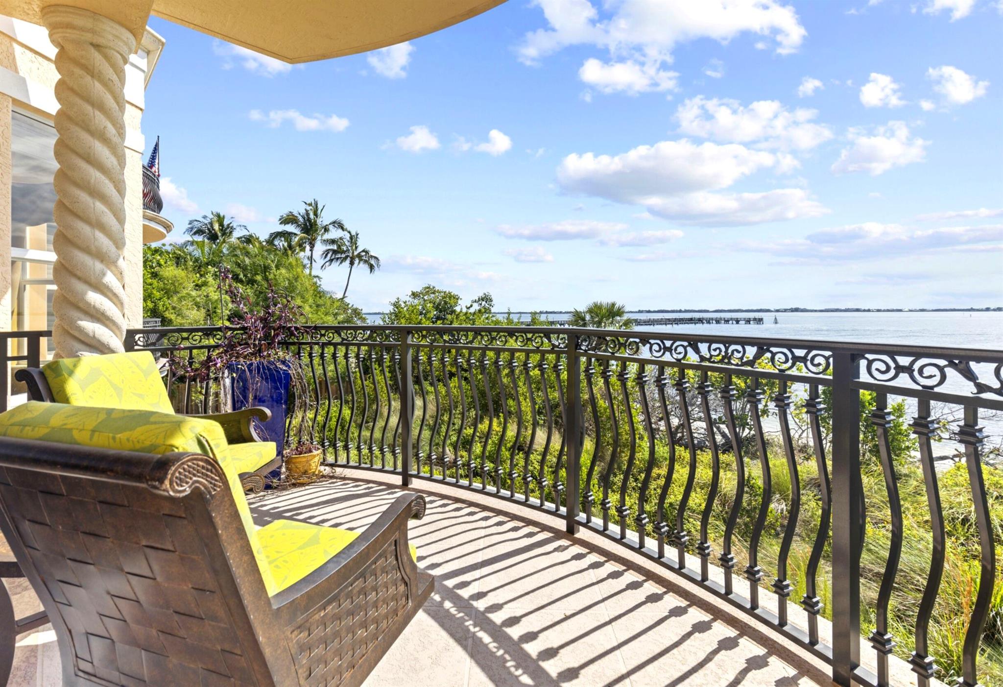 Outrigger Harbour Co