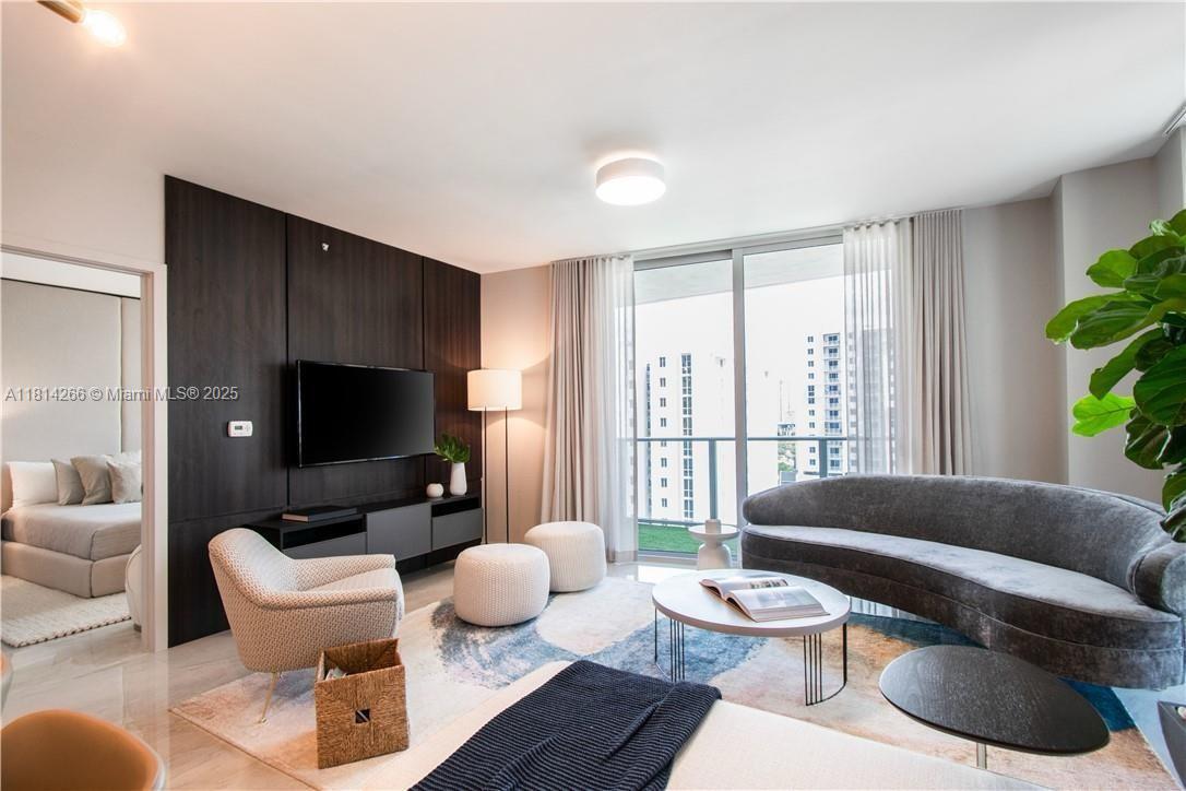 1010 SW 2nd Ave #804, Miami FL 33130