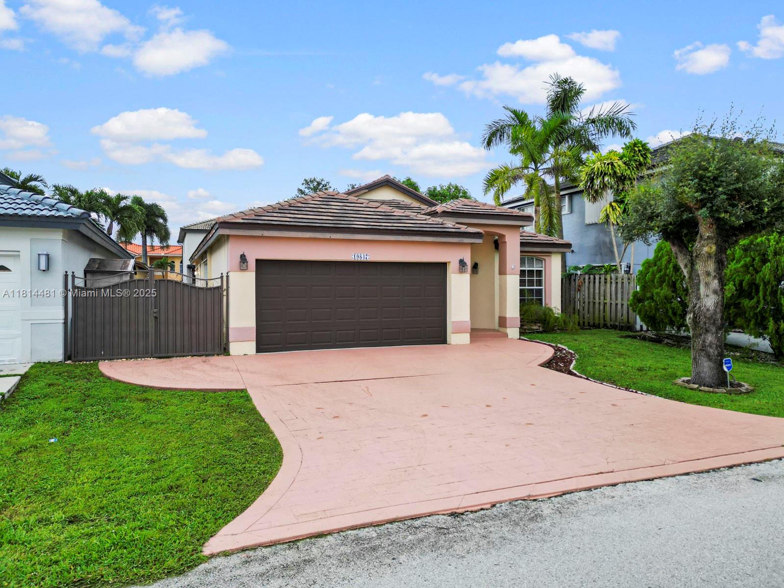 House for Sale in Hialeah, FL